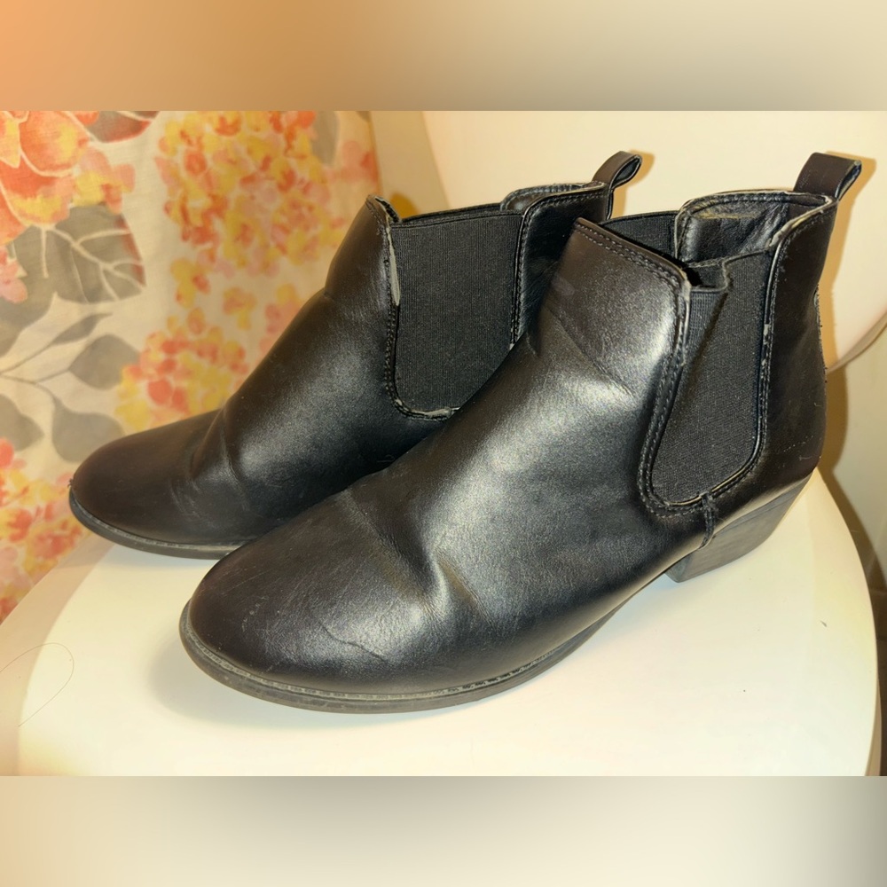 Women’s low cut boots